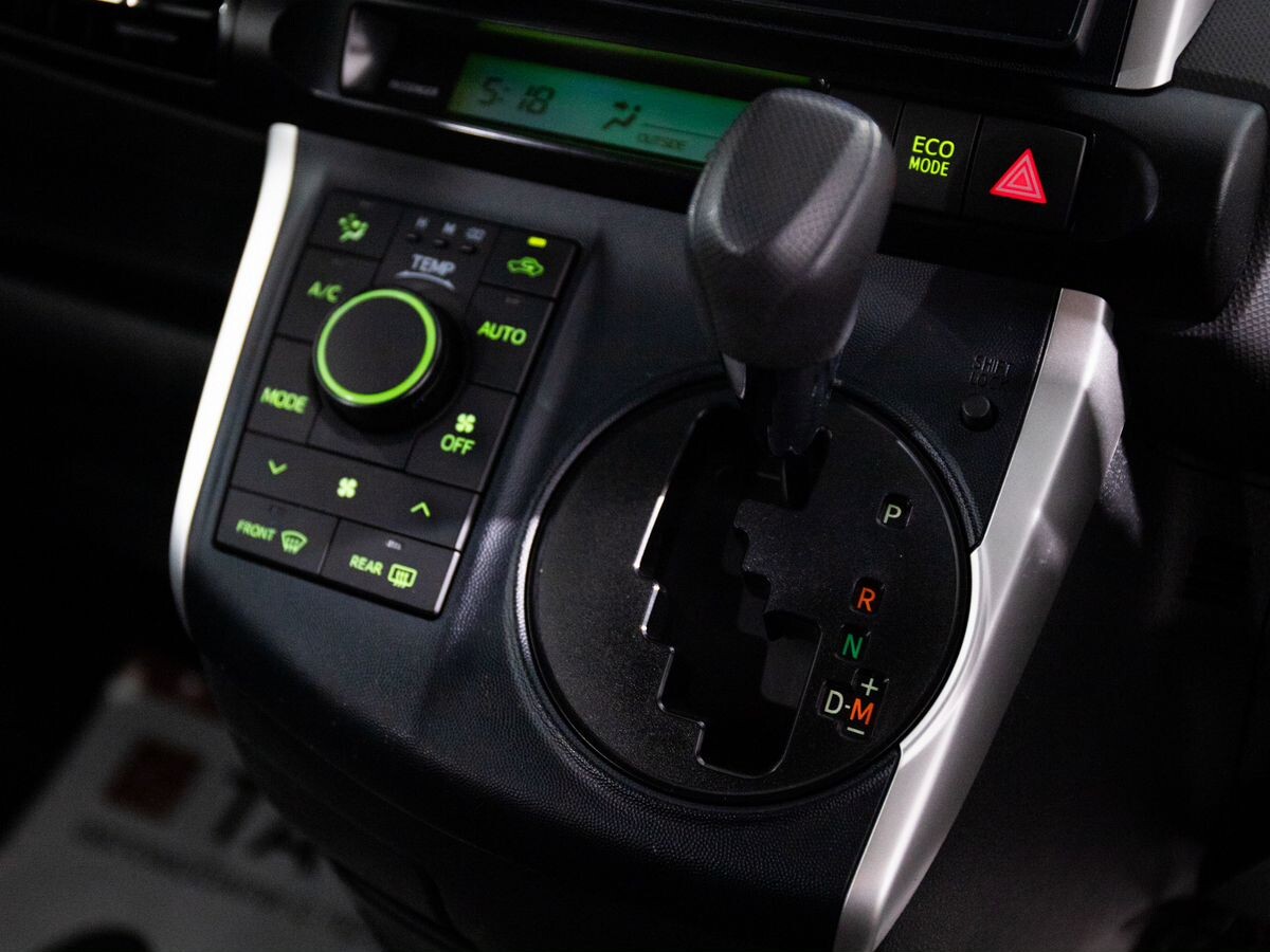 Toyota Wish 2009 - фото автомобиля