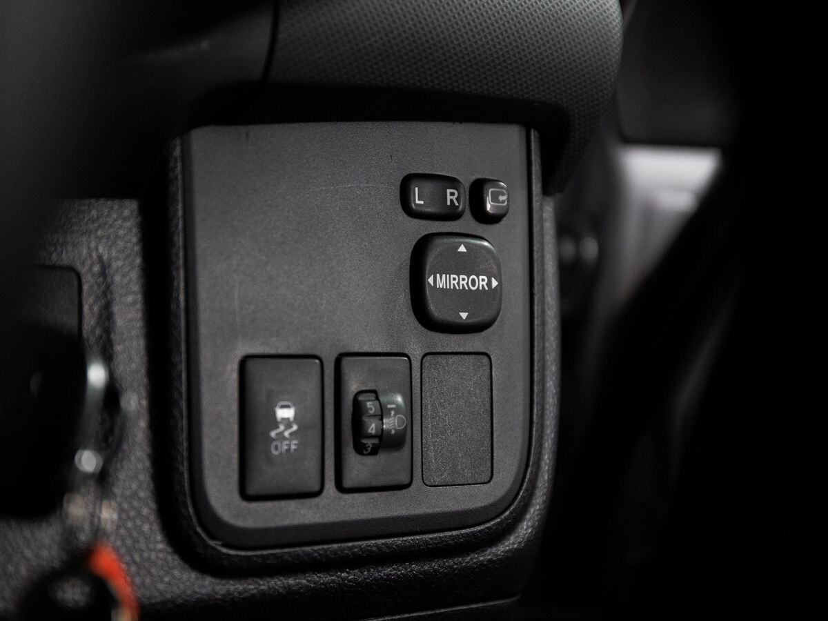 Toyota Wish 2009 - фото автомобиля