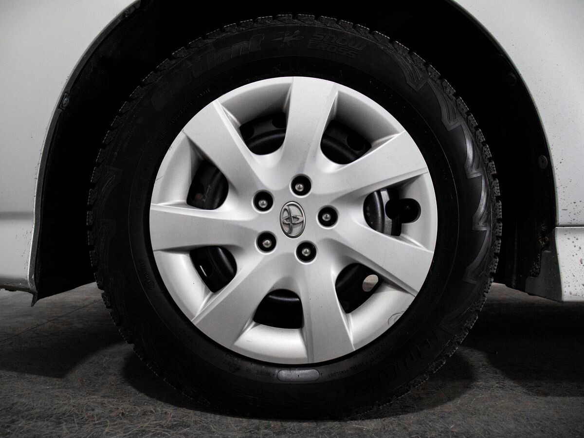 Toyota Wish 2009 - фото автомобиля