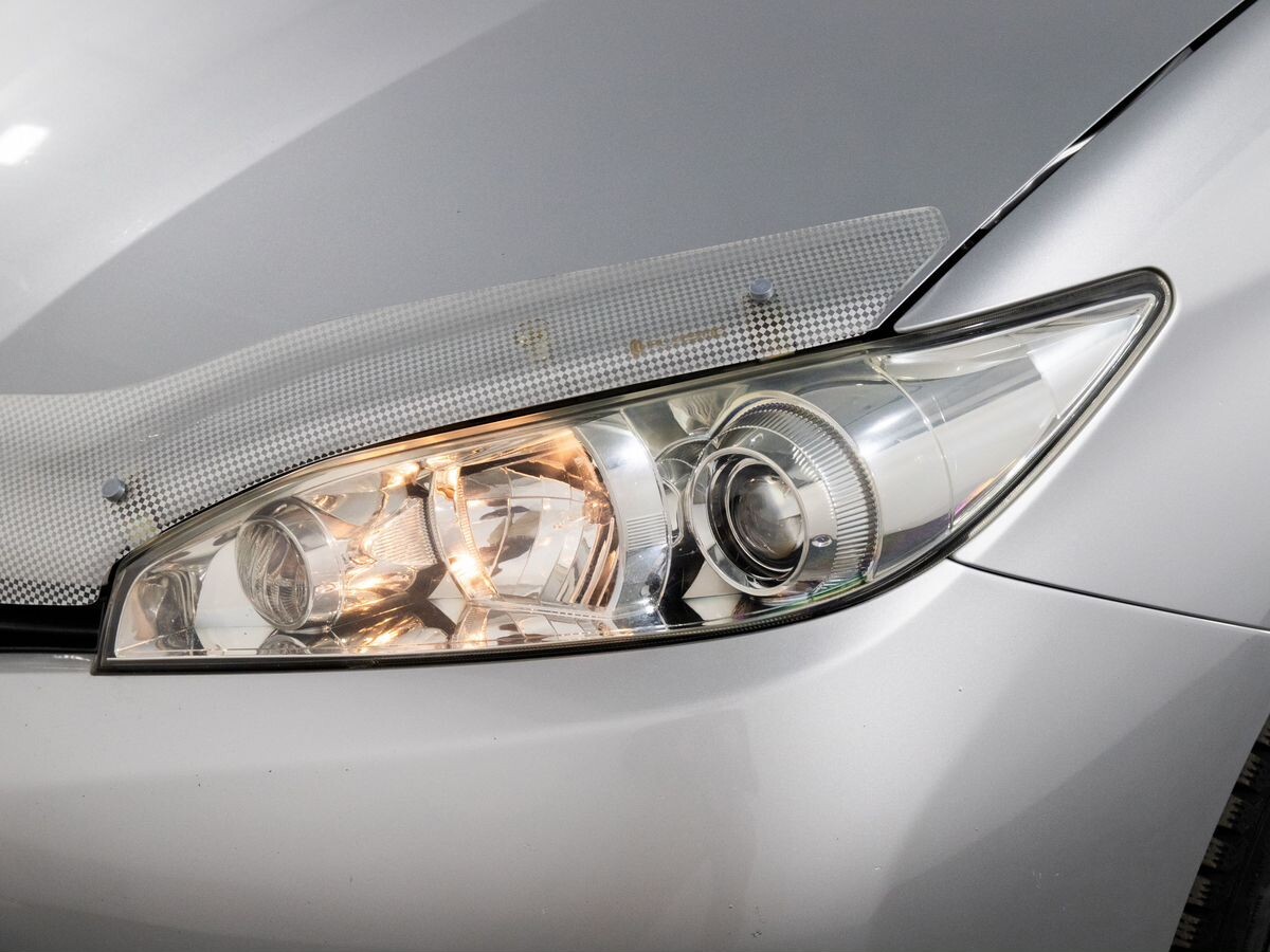 Toyota Wish 2009 - фото автомобиля