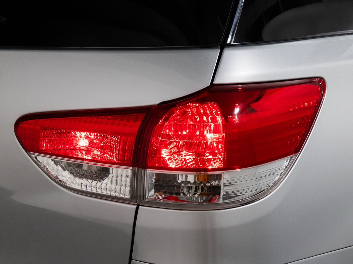 Toyota Wish 2009 - фото автомобиля