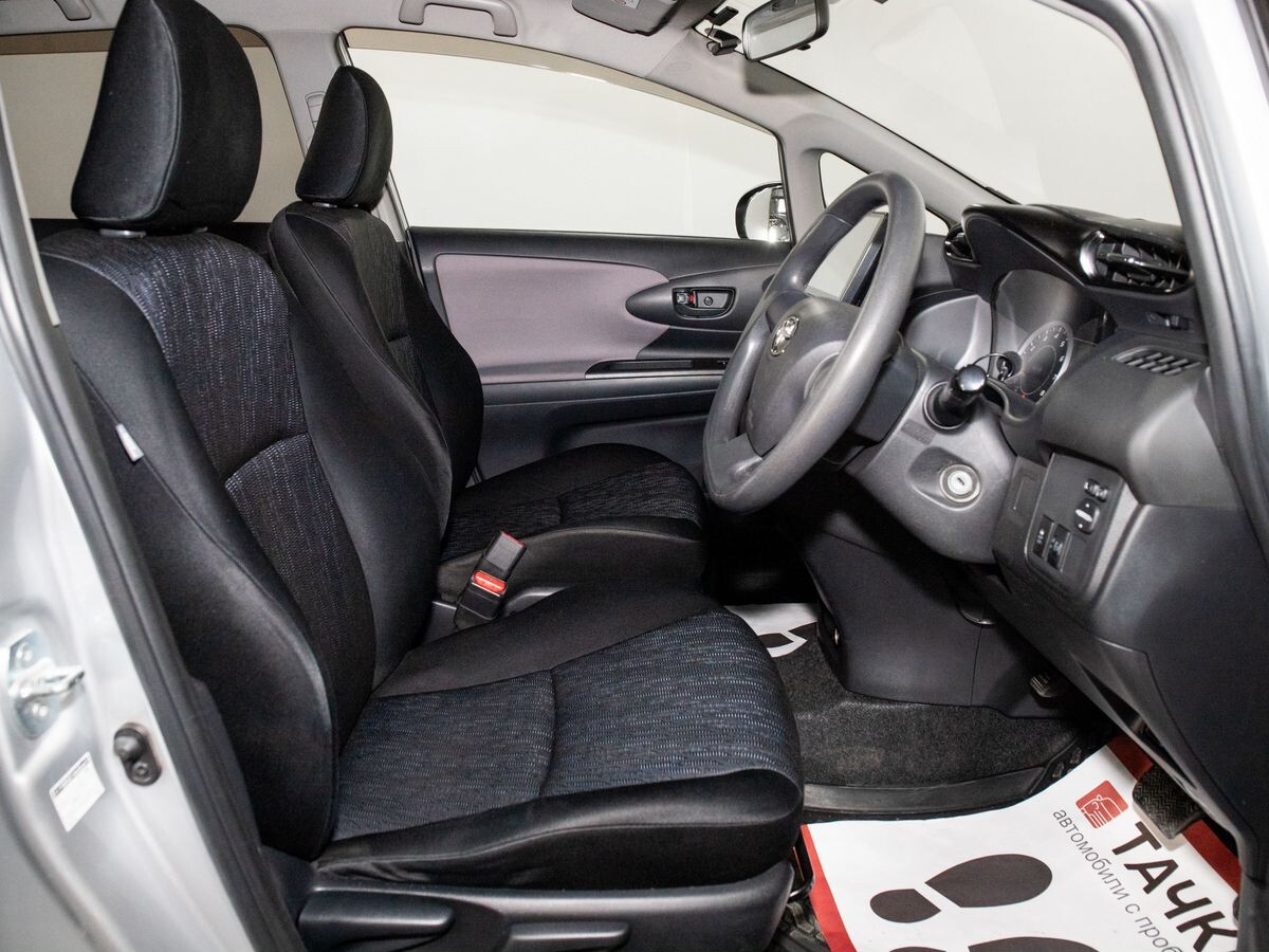 Toyota Wish 2009 - фото автомобиля