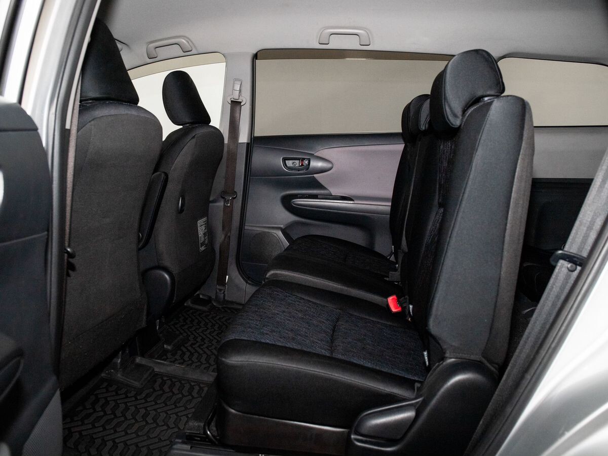 Toyota Wish 2009 - фото автомобиля