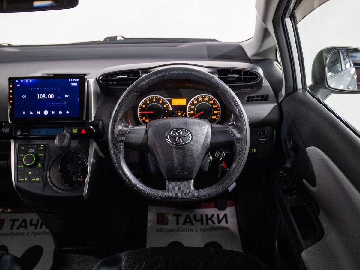 Toyota Wish 2009 - фото автомобиля