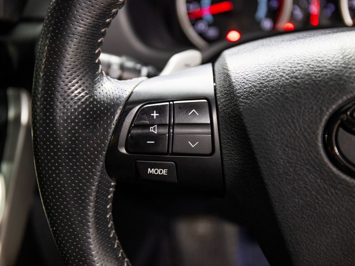 Toyota Wish 2010 - фото автомобиля