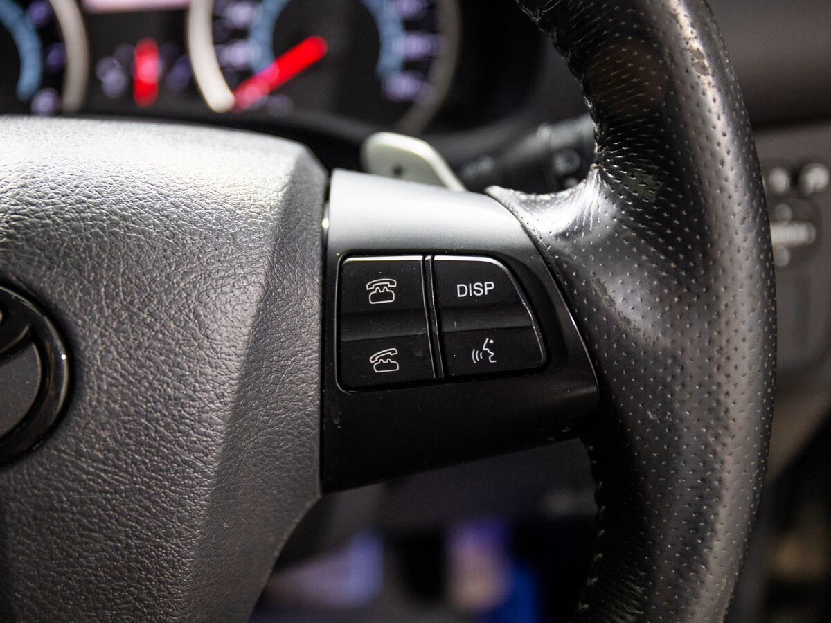 Toyota Wish 2010 - фото автомобиля