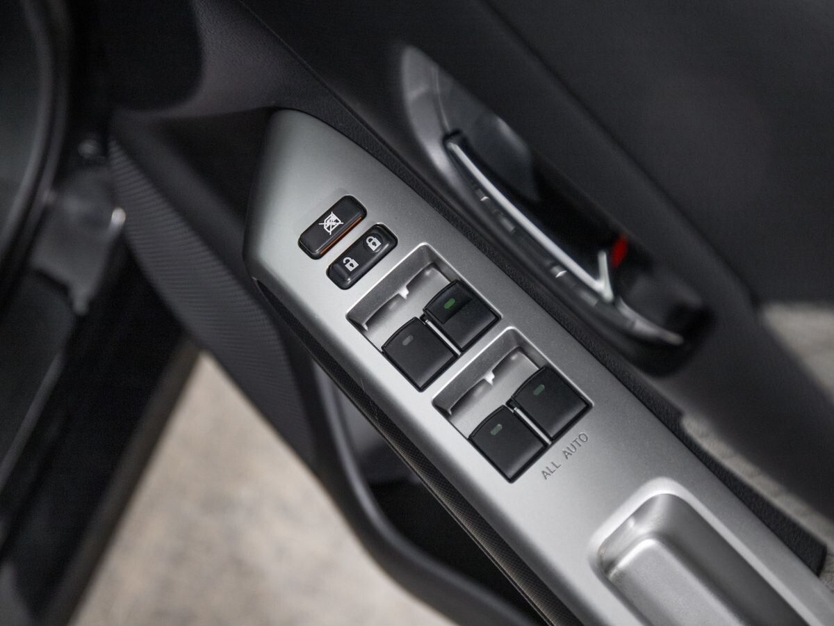 Toyota Wish 2010 - фото автомобиля