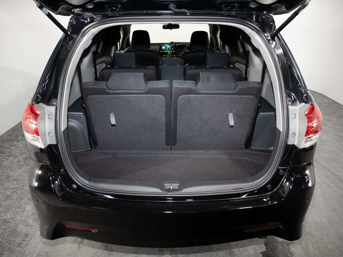 Toyota Wish 2010 - фото автомобиля