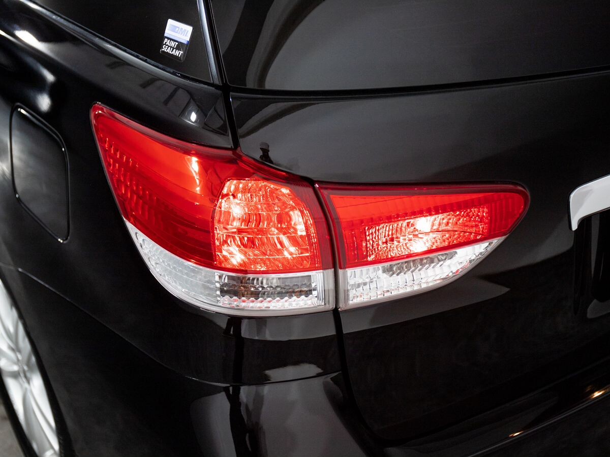 Toyota Wish 2010 - фото автомобиля