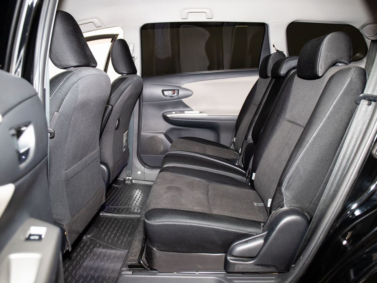 Toyota Wish 2010 - фото автомобиля