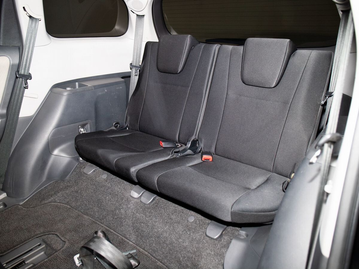 Toyota Wish 2010 - фото автомобиля