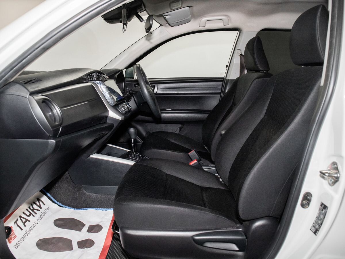 Toyota Corolla 2019 - фото автомобиля