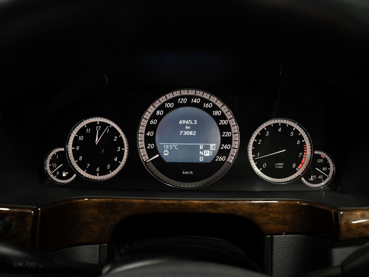 Mercedes-Benz E-Класс 2011 - фото автомобиля