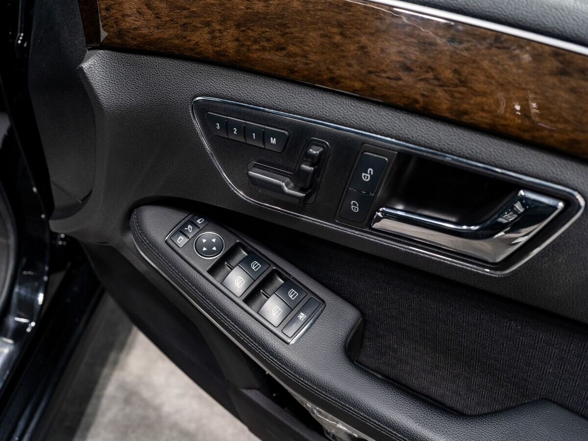 Mercedes-Benz E-Класс 2011 - фото автомобиля