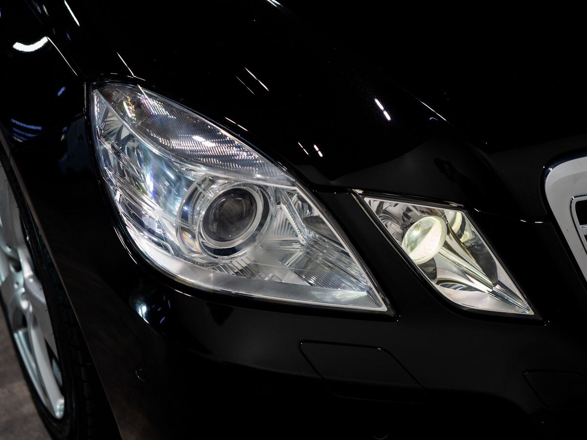 Mercedes-Benz E-Класс 2011 - фото автомобиля