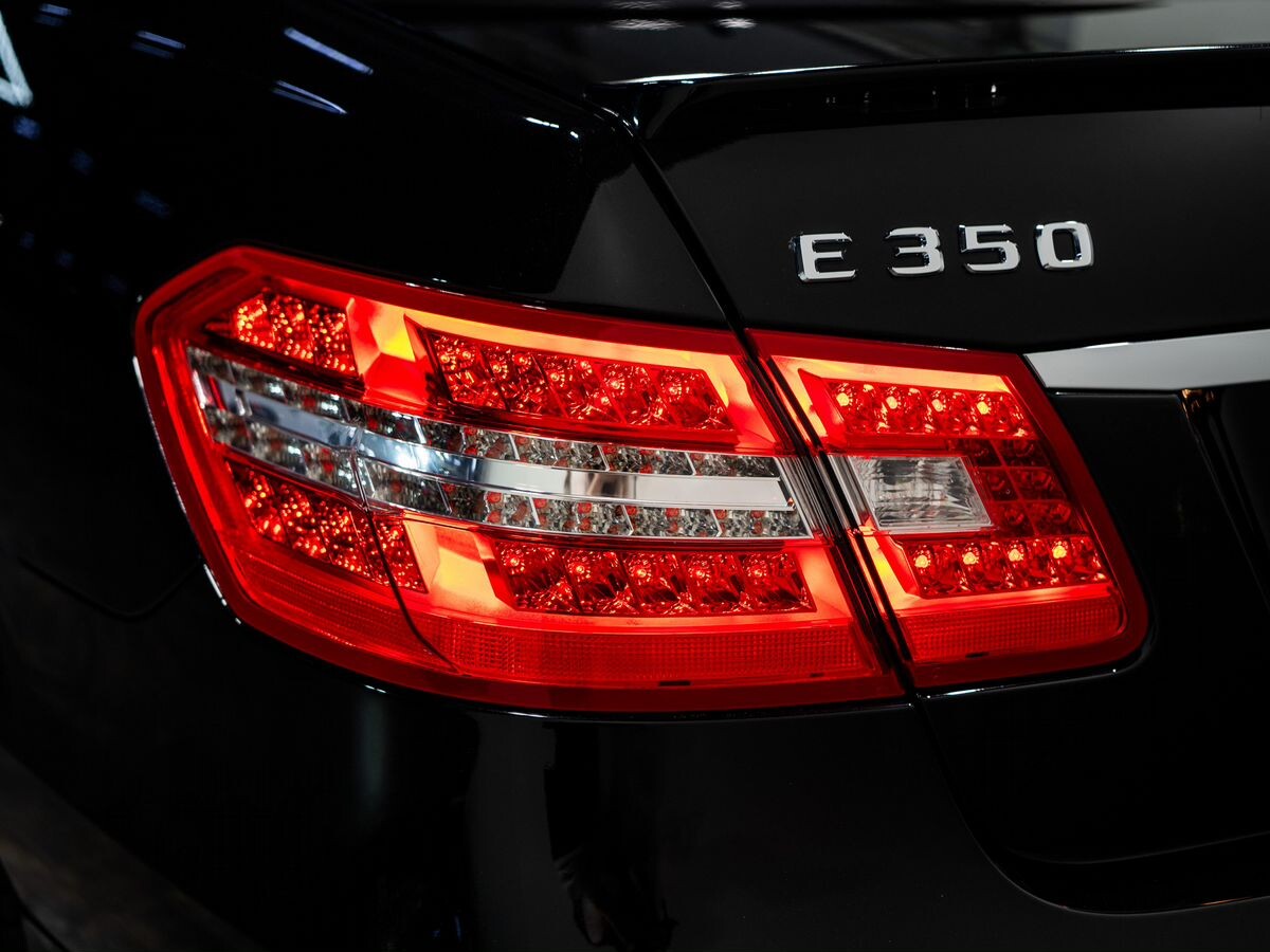 Mercedes-Benz E-Класс 2011 - фото автомобиля