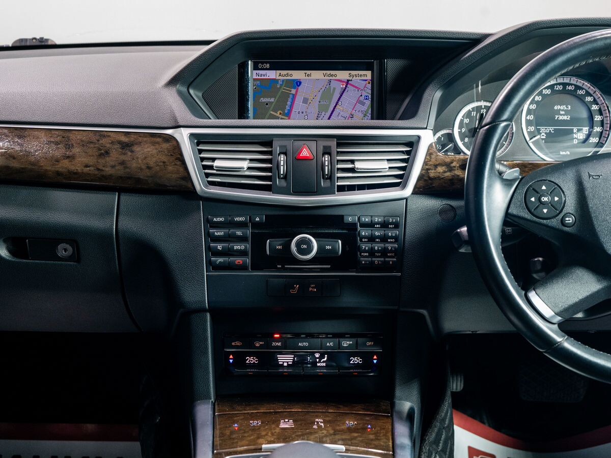 Mercedes-Benz E-Класс 2011 - фото автомобиля