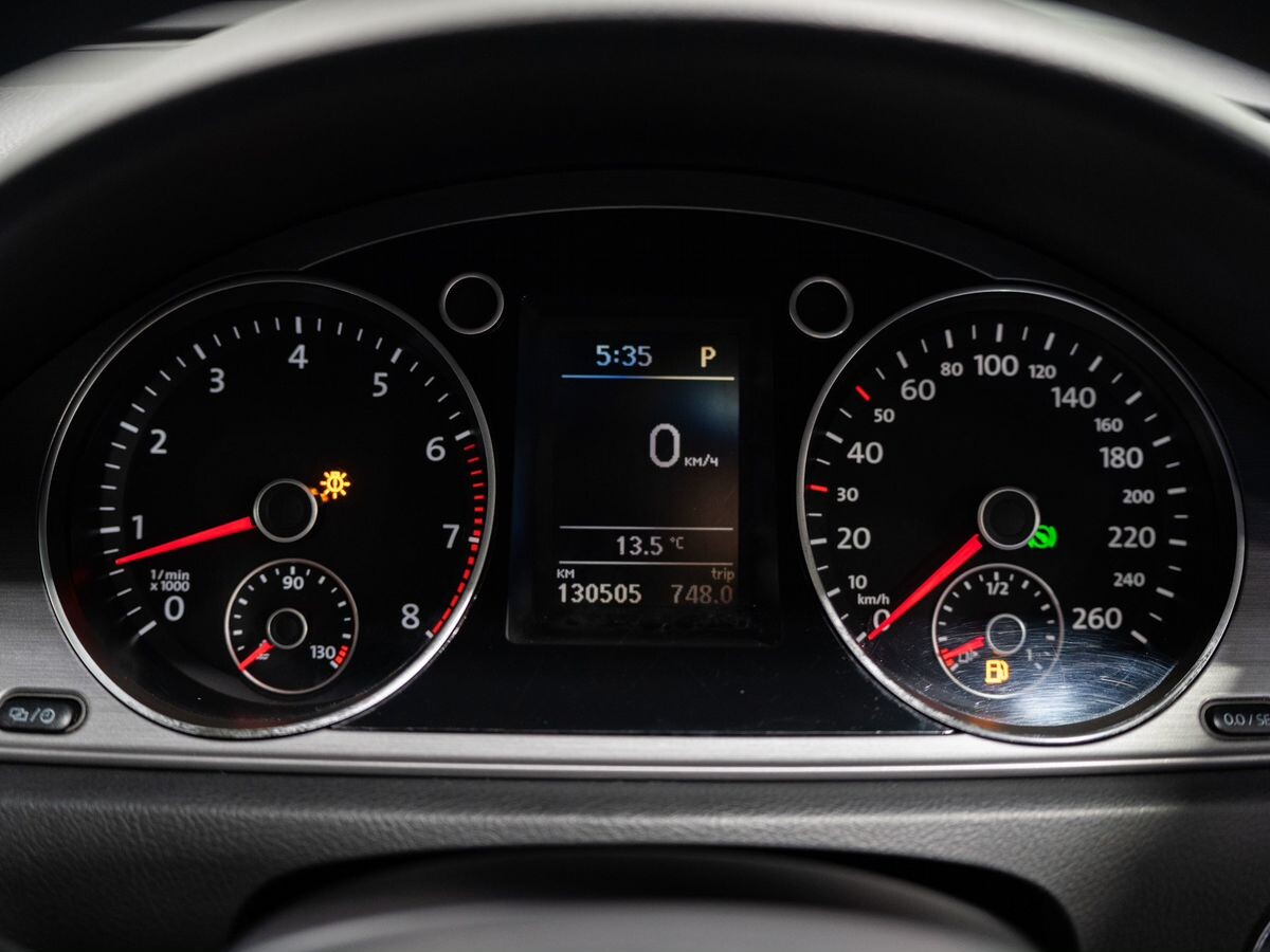 Volkswagen Passat 2012 - фото автомобиля