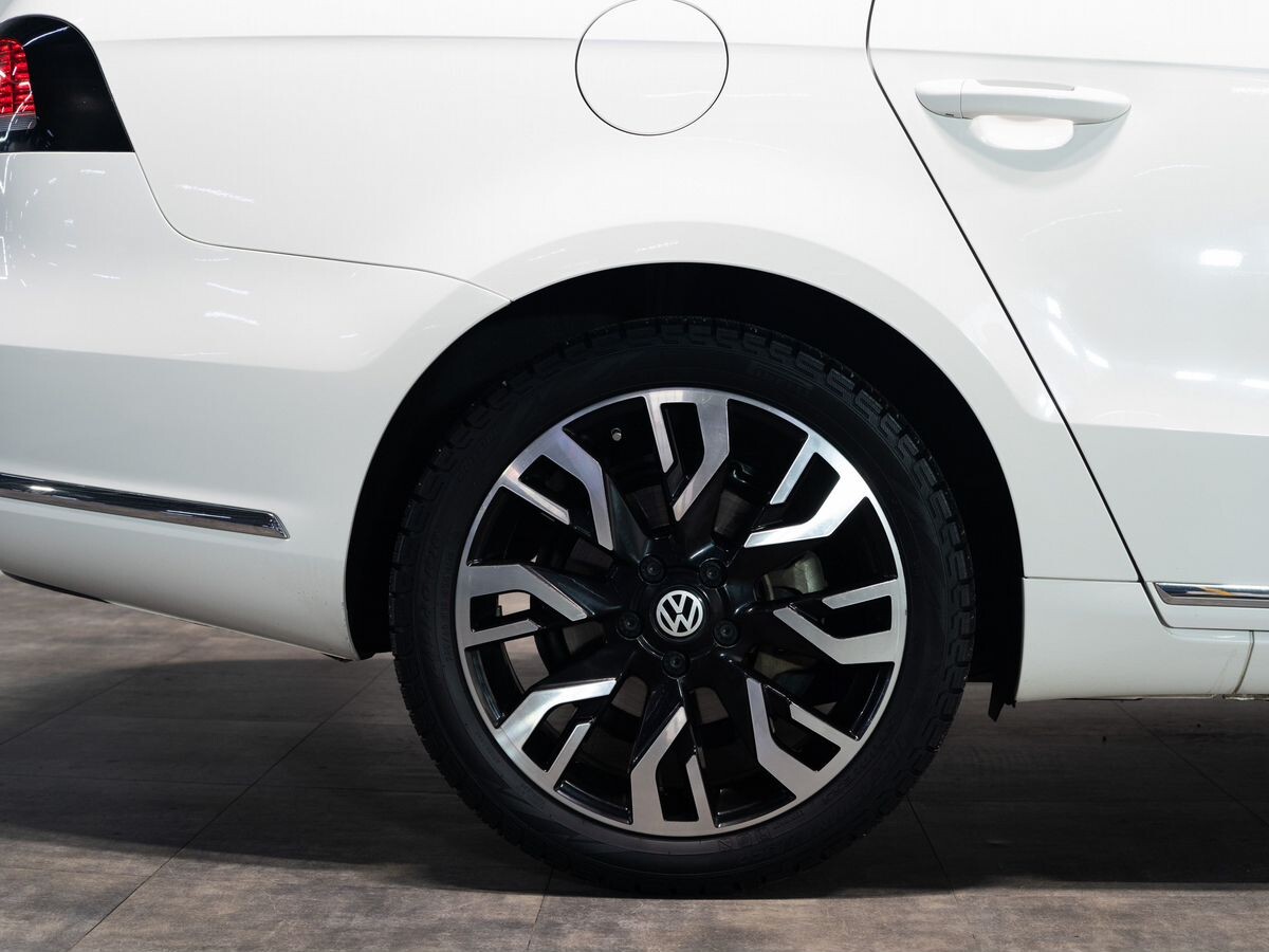 Volkswagen Passat 2012 - фото автомобиля