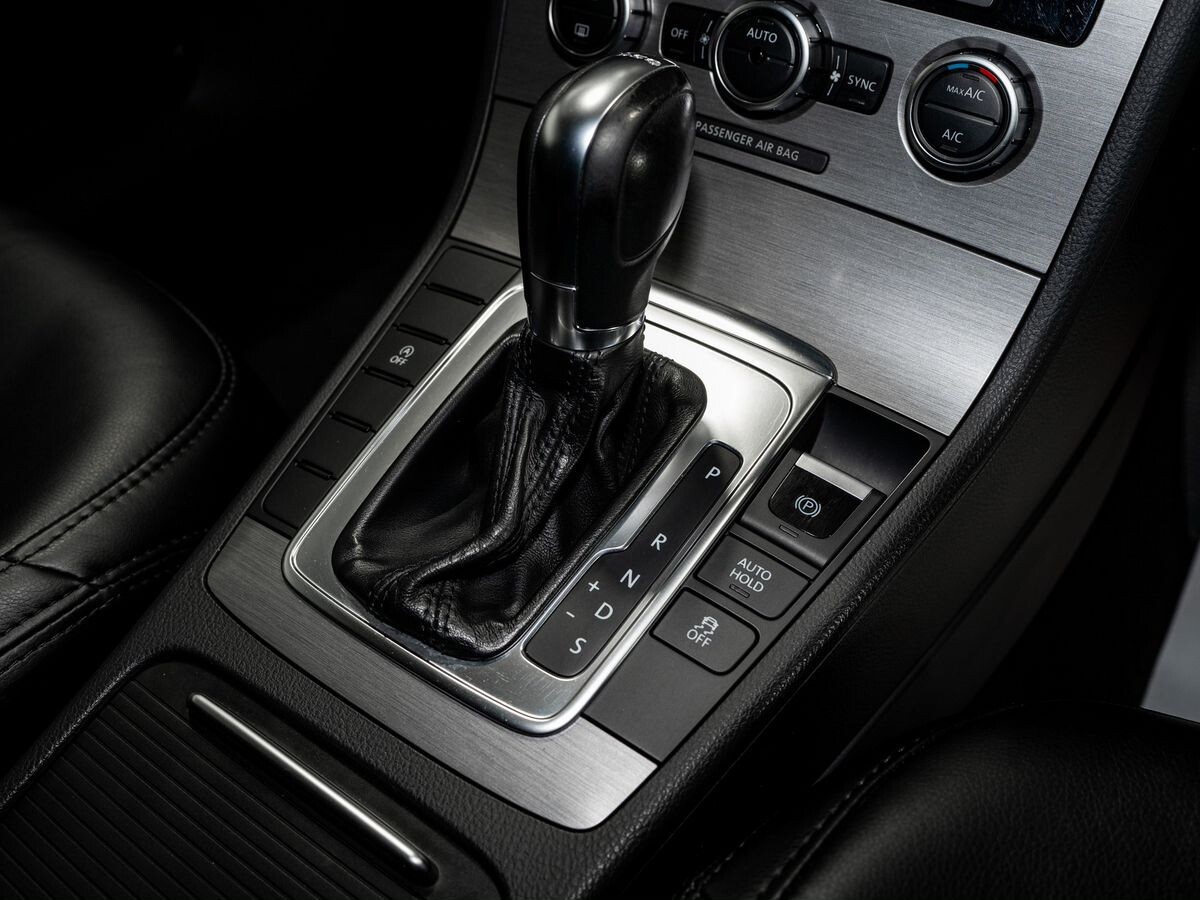 Volkswagen Passat 2012 - фото автомобиля