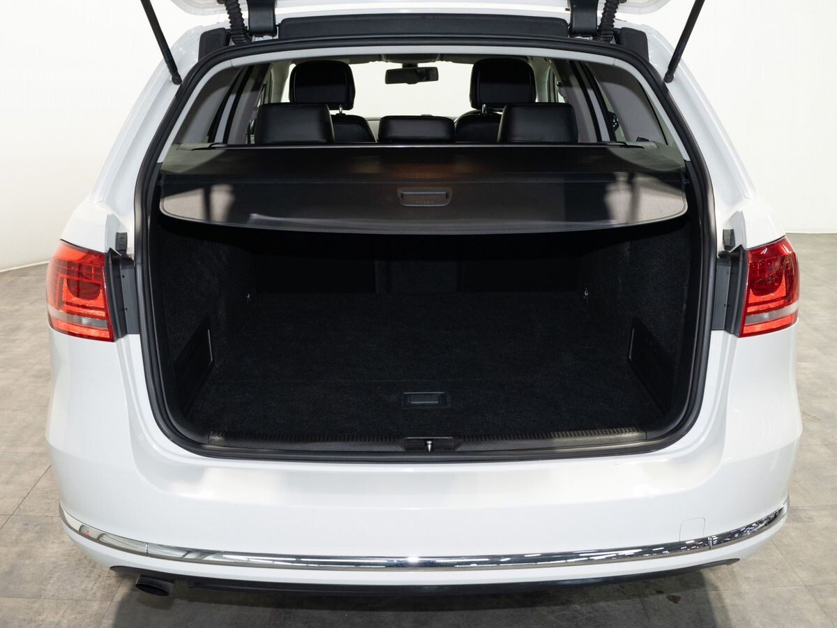 Volkswagen Passat 2012 - фото автомобиля