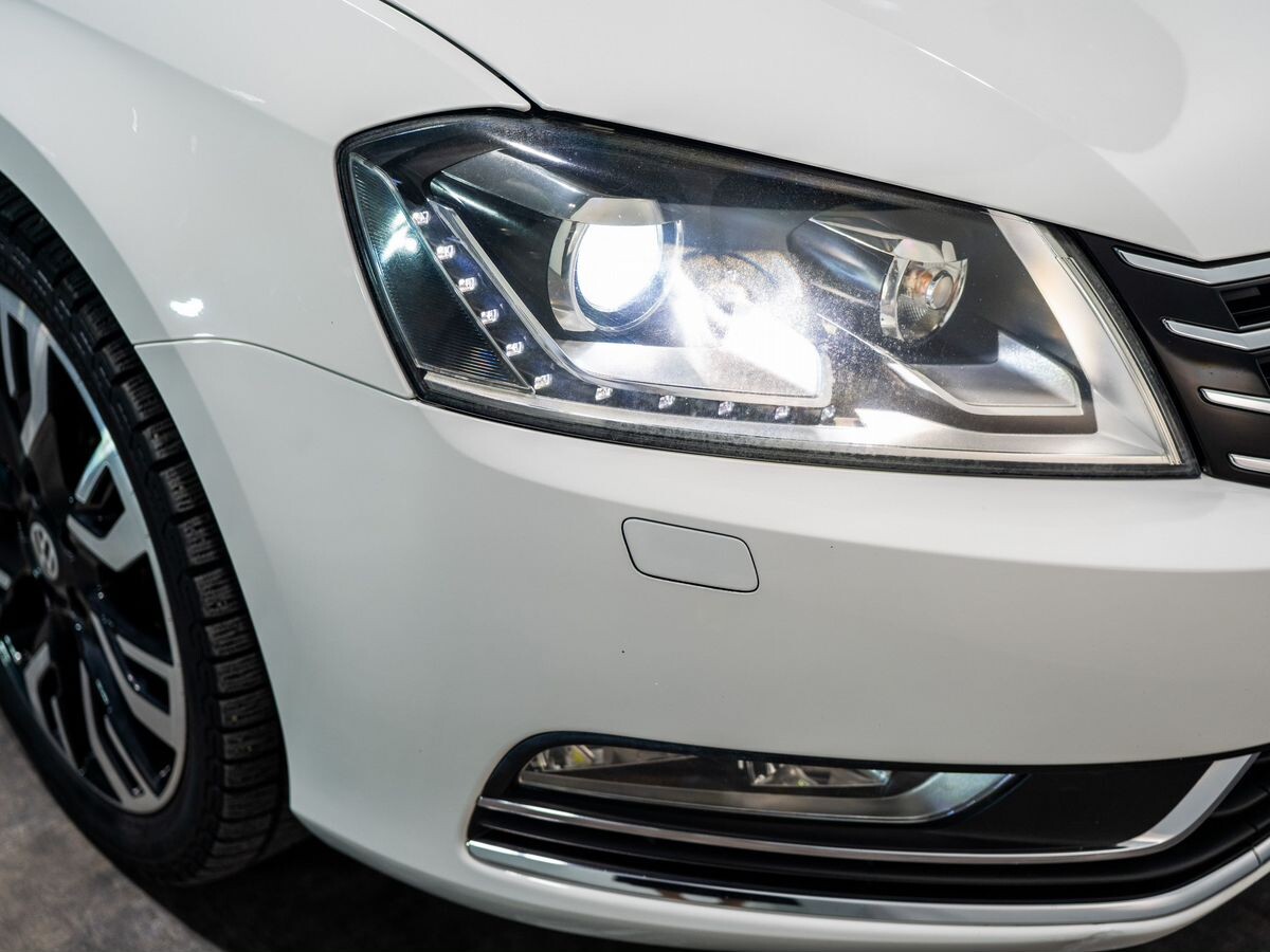 Volkswagen Passat 2012 - фото автомобиля