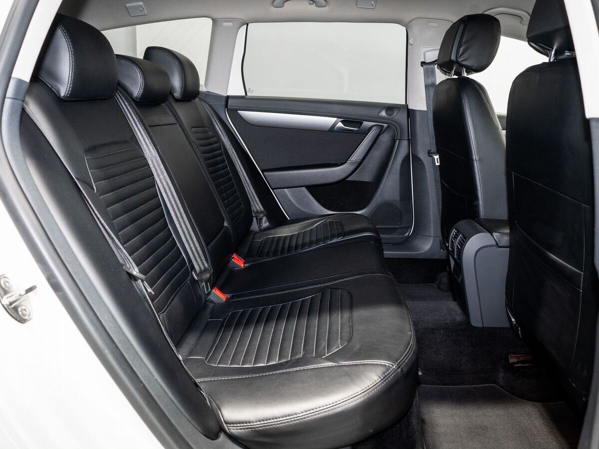 Volkswagen Passat 2012 - фото автомобиля