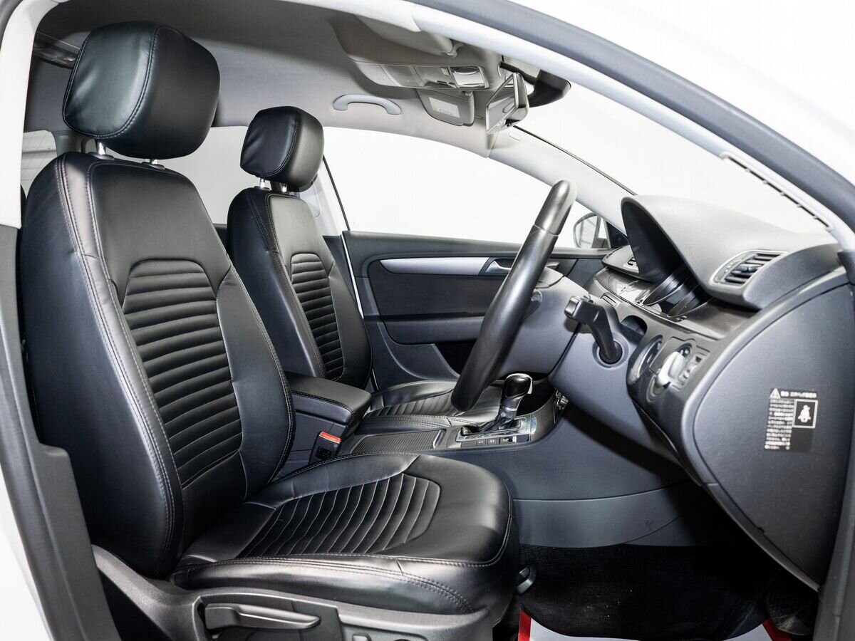 Volkswagen Passat 2012 - фото автомобиля