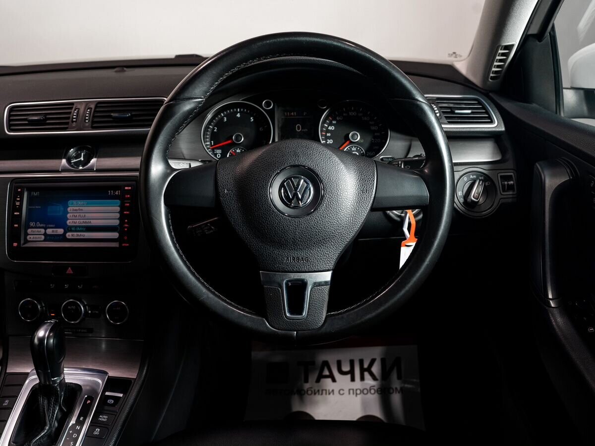 Volkswagen Passat 2012 - фото автомобиля