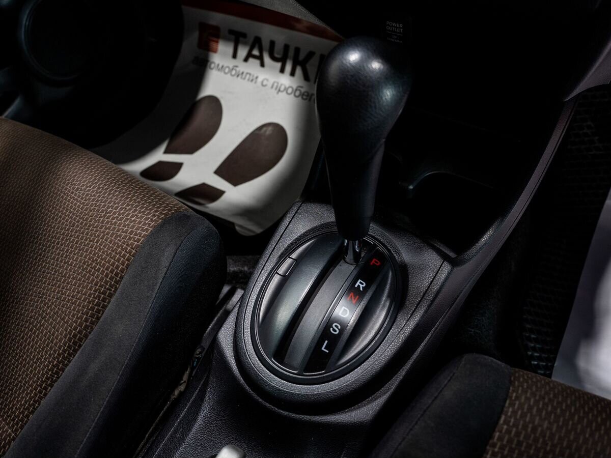 Honda Fit Shuttle 2012 - фото автомобиля