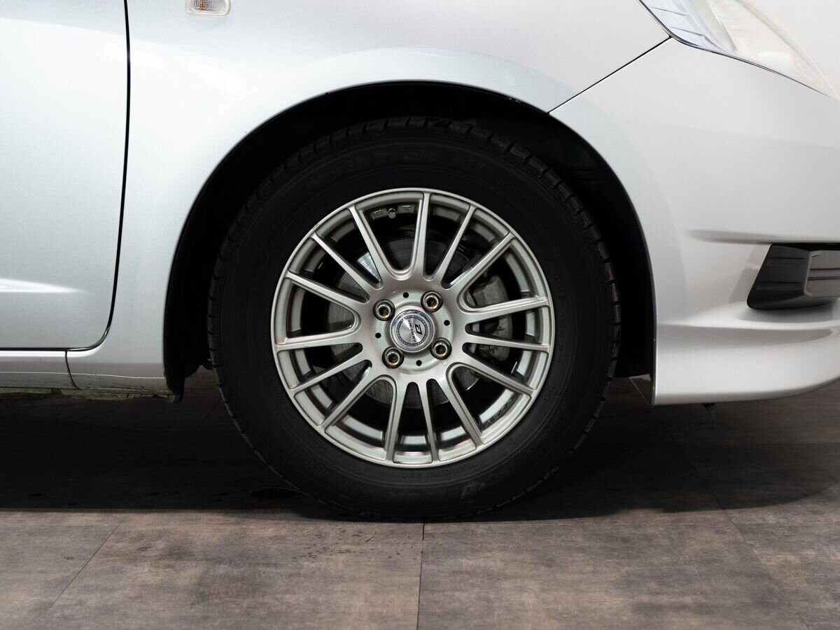 Honda Fit Shuttle 2012 - фото автомобиля