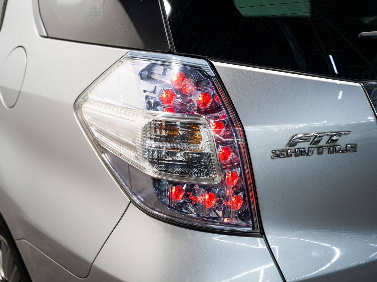 Honda Fit Shuttle 2012 - фото автомобиля