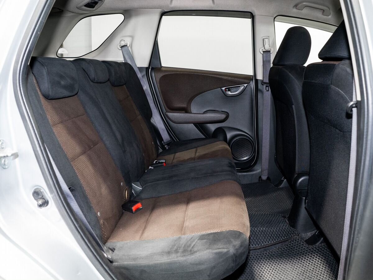 Honda Fit Shuttle 2012 - фото автомобиля