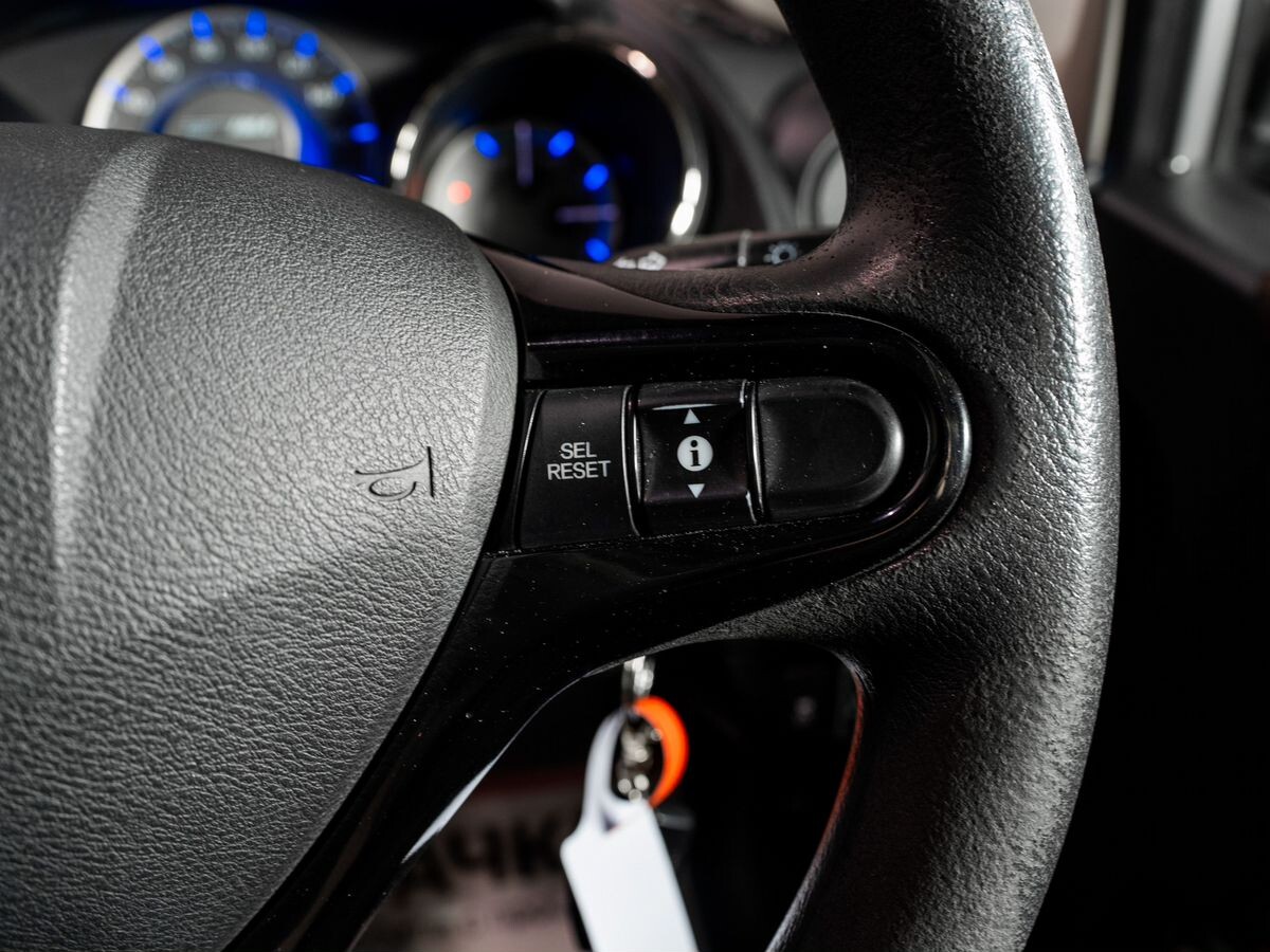 Honda Fit Shuttle 2012 - фото автомобиля