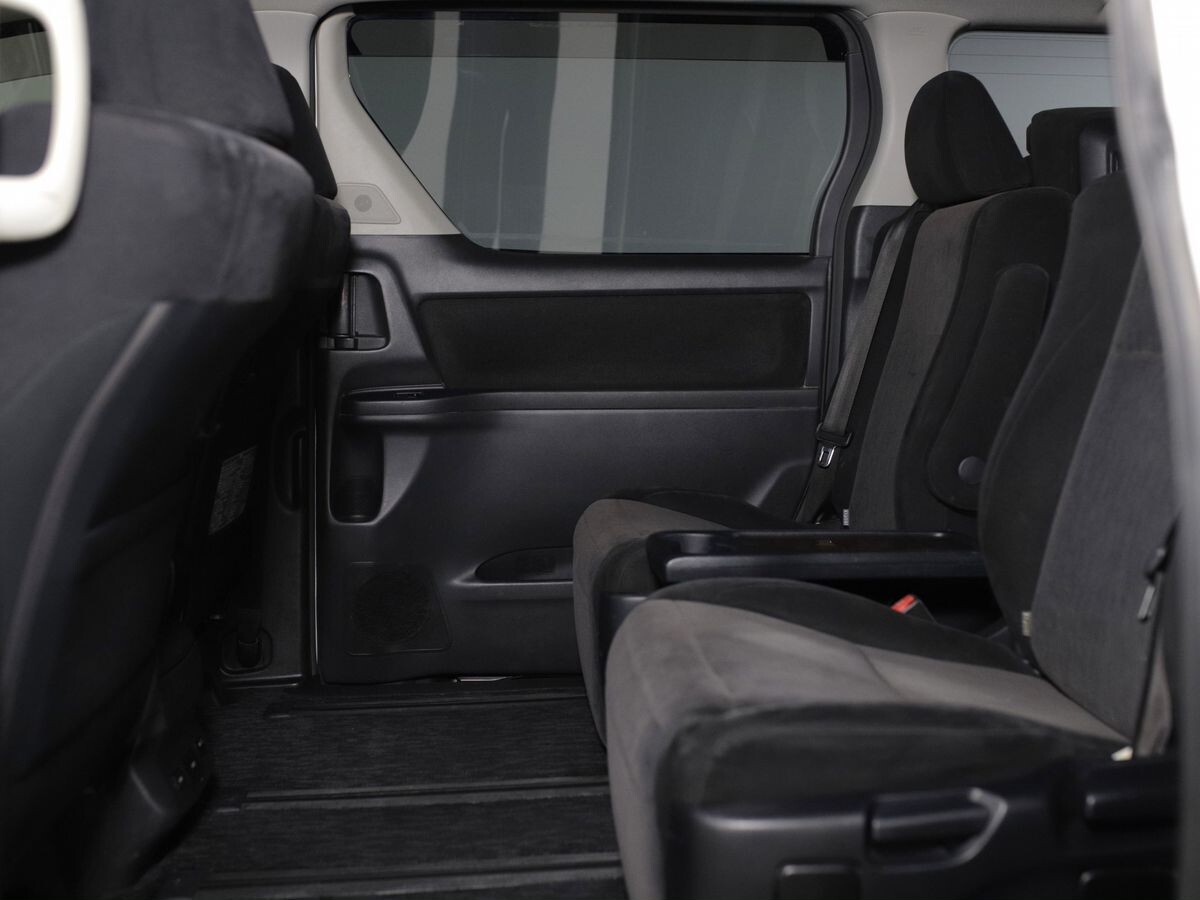 Toyota Vellfire 2011 - фото автомобиля