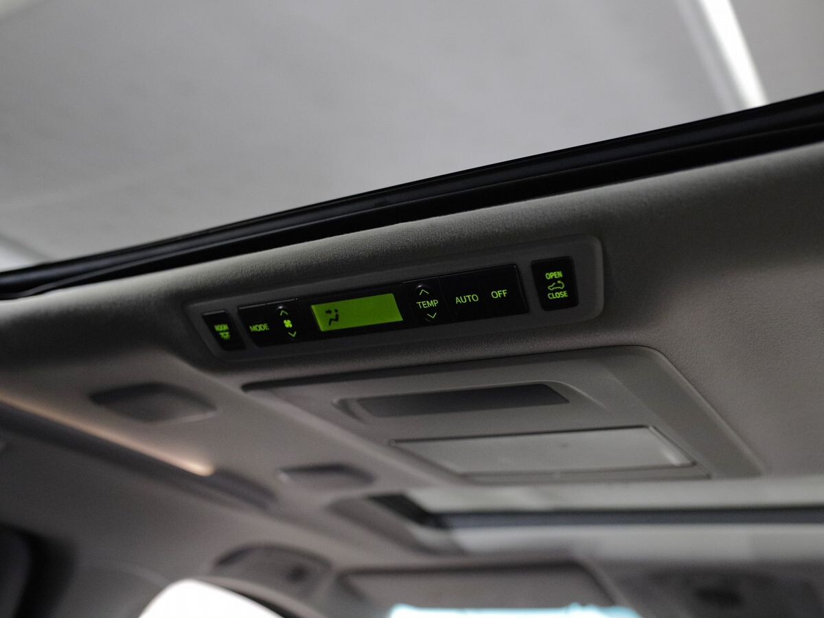 Toyota Vellfire 2011 - фото автомобиля