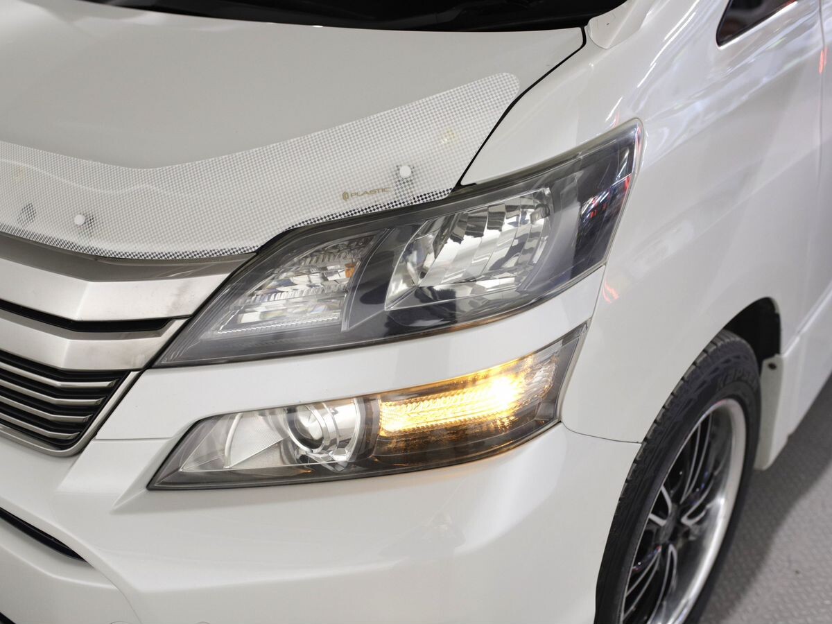 Toyota Vellfire 2011 - фото автомобиля