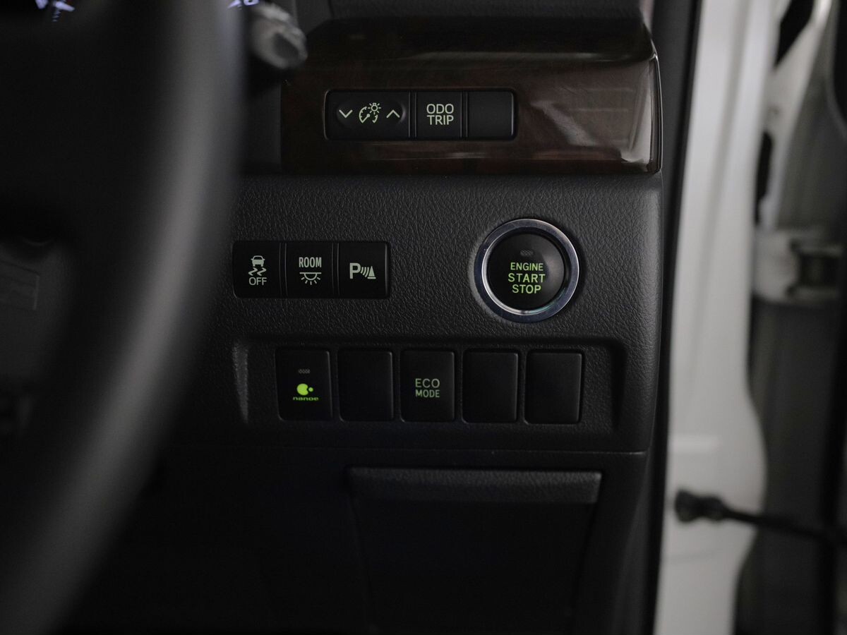 Toyota Vellfire 2011 - фото автомобиля