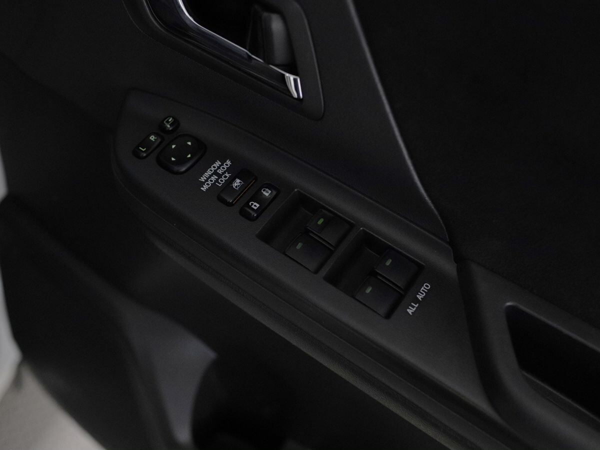 Toyota Vellfire 2011 - фото автомобиля