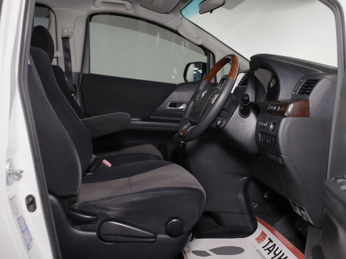 Toyota Vellfire 2011 - фото автомобиля
