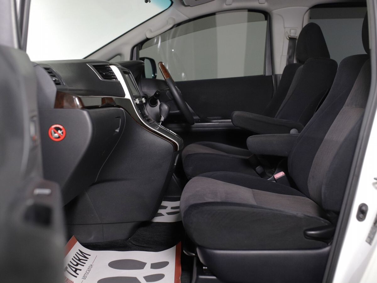 Toyota Vellfire 2011 - фото автомобиля