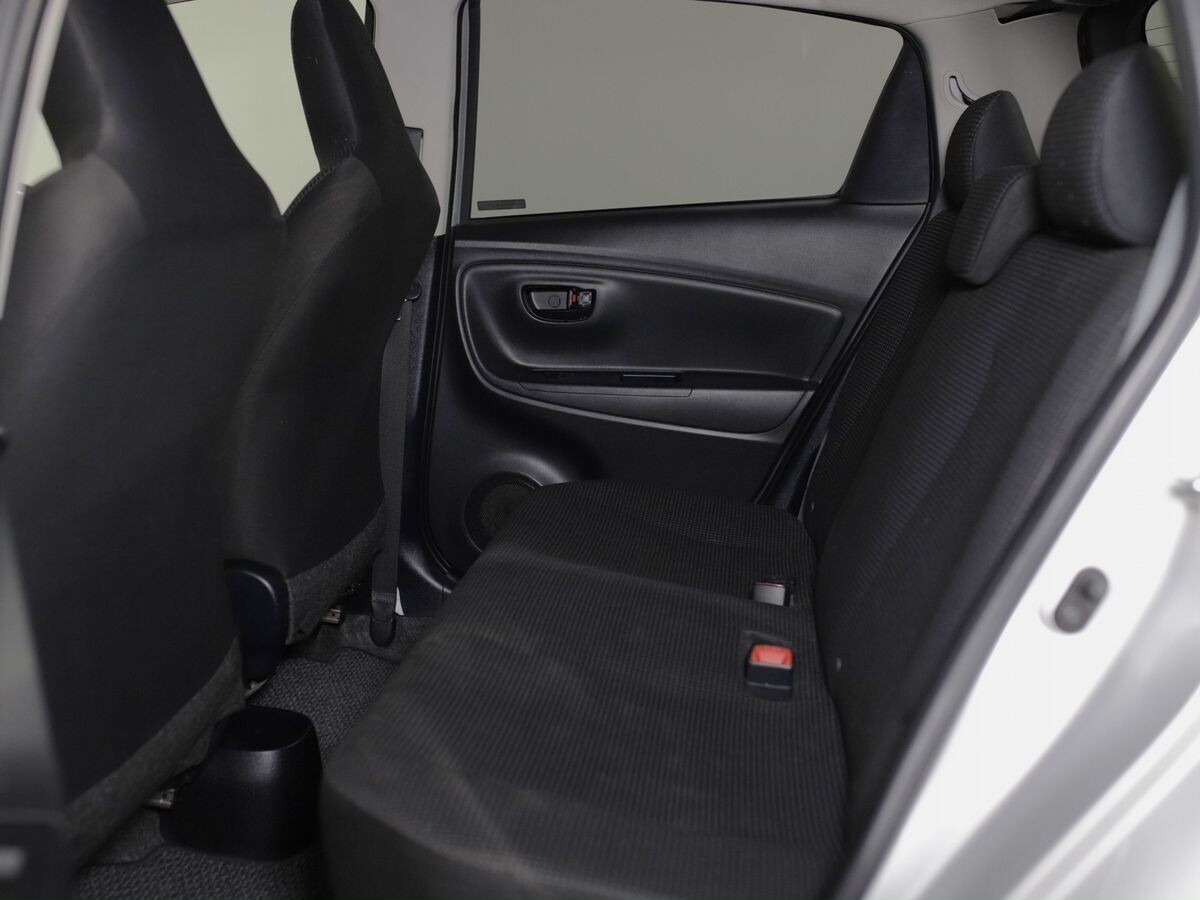 Toyota Vitz 2018 - фото автомобиля