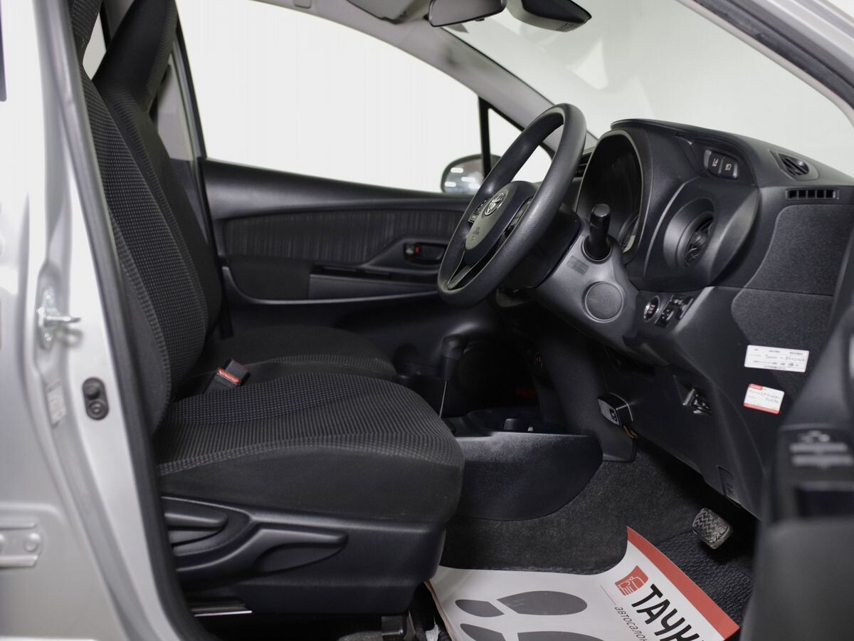 Toyota Vitz 2018 - фото автомобиля