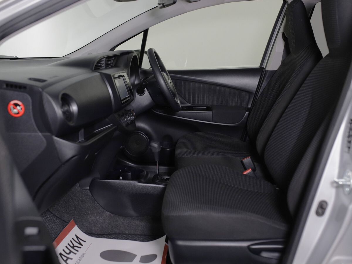 Toyota Vitz 2018 - фото автомобиля