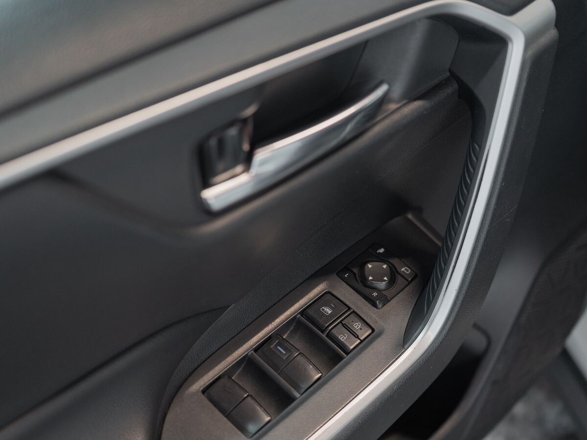 Toyota RAV4 2020 - фото автомобиля