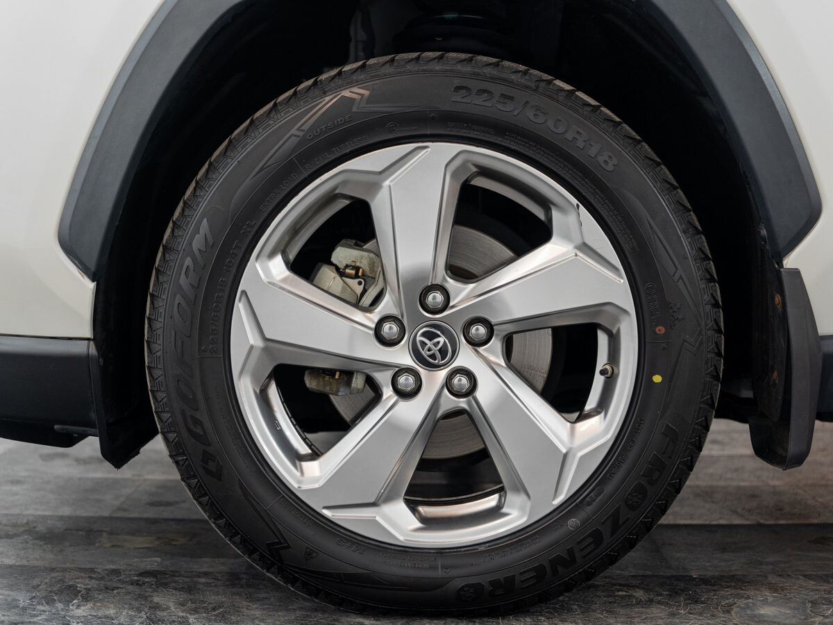 Toyota RAV4 2020 - фото автомобиля