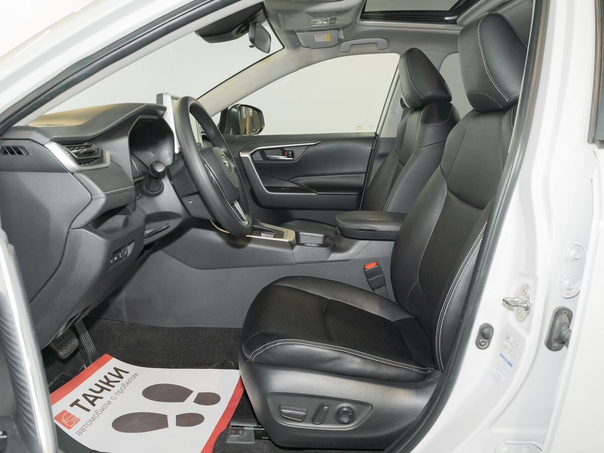 Toyota RAV4 2020 - фото автомобиля