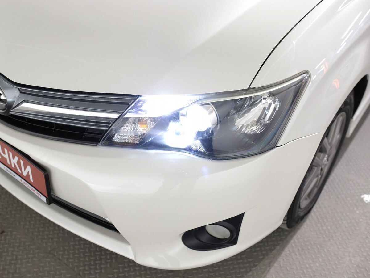 Toyota Corolla 2013 - фото автомобиля