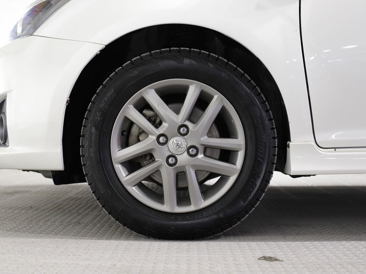 Toyota Corolla 2013 - фото автомобиля