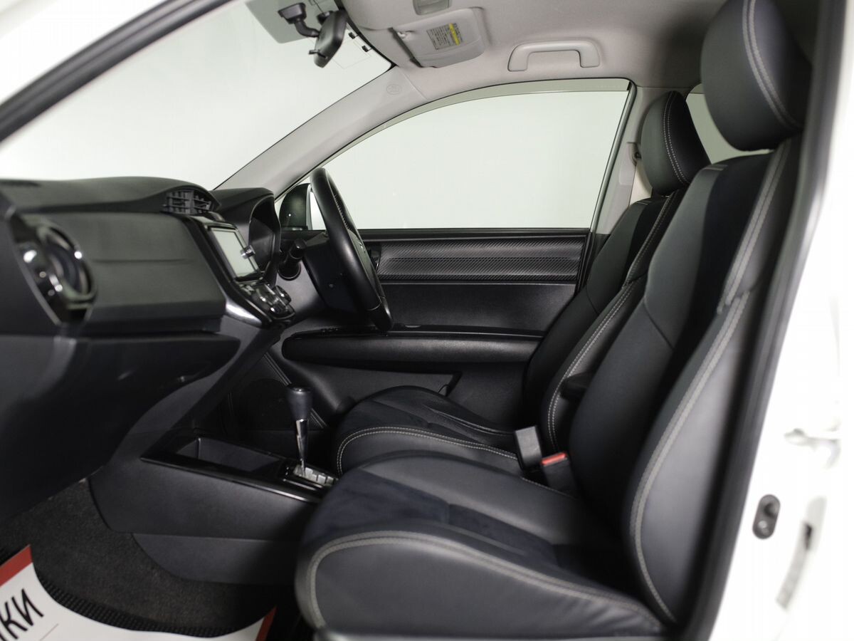 Toyota Corolla 2013 - фото автомобиля